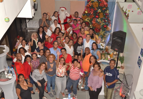 Hospital Vinicio Calventi enciende árbol navideño
