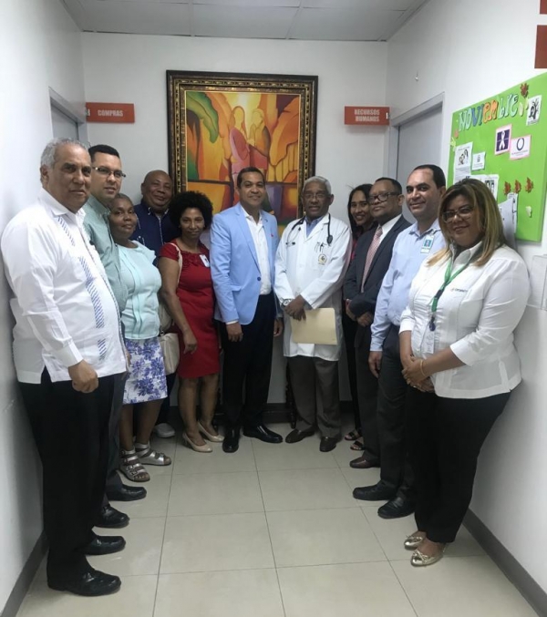 Dr. Orlando Vargas realiza visita al Hospital Dr. Luis Aybar y CECANOT
