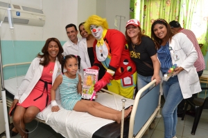 ENTREGAN JUGUETES A NIÑOS INGRESADOS EN HOSPITAL VINICIO CALVENTI